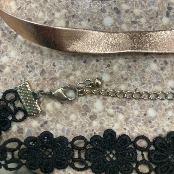3 fashion **chokers** - Picture 2 of 6